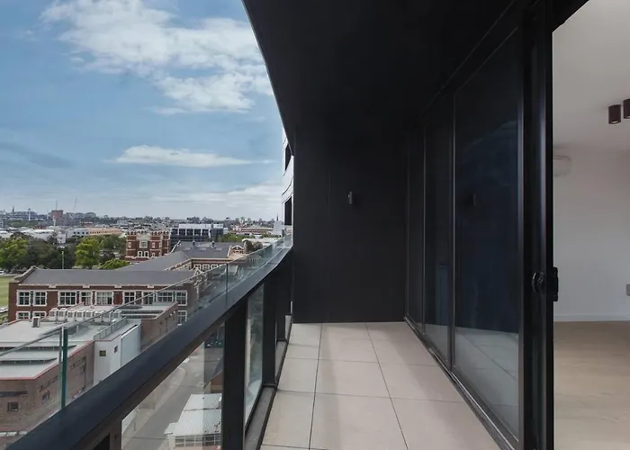 South Yarra Serenity On Chapel St With City Views